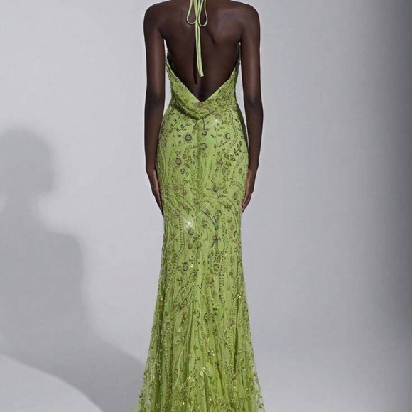 Elegant Green Evening Gown - Picture 2 of 3